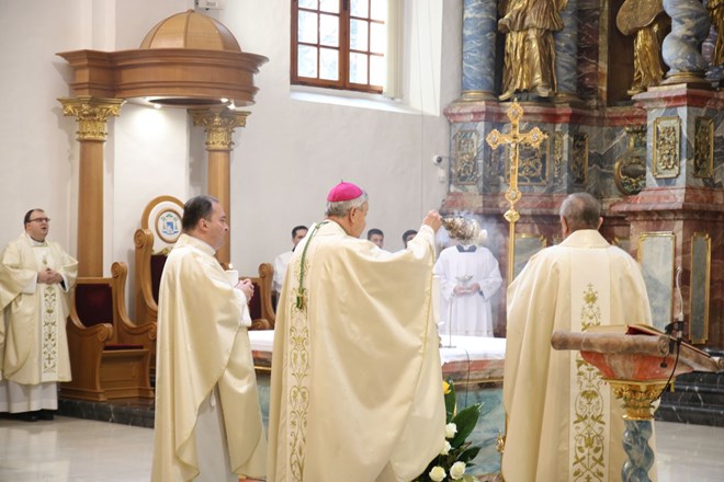 Varaždinski biskup Josip Mrzljak u katedrali predvodio euharistijsko slavlje na svetkovinu Bogojavljenja